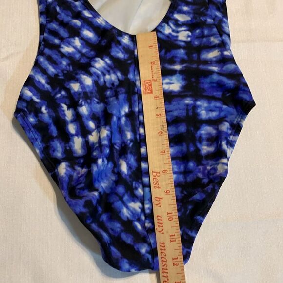 Speedo size 8 blue and black tie-dye razorback lightly padded swimsuit - Picture 6 of 7